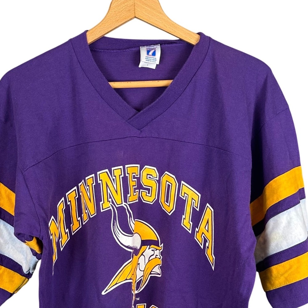Vintage Logo 7 Minnesota Vikings Jersey T Shirt Mens Large Purple VNeck USA Made